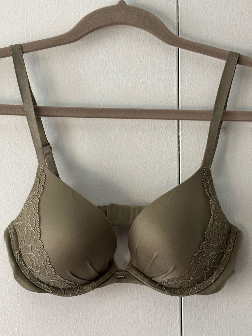 Victoria's Secret Fabulous Plunge Underwire Bra Lace Trim Olive Green Chic Size